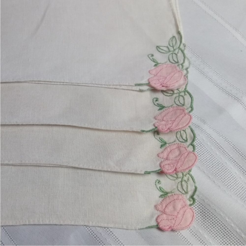 Vtg rose embroidery napkins - Picture 4 of 14